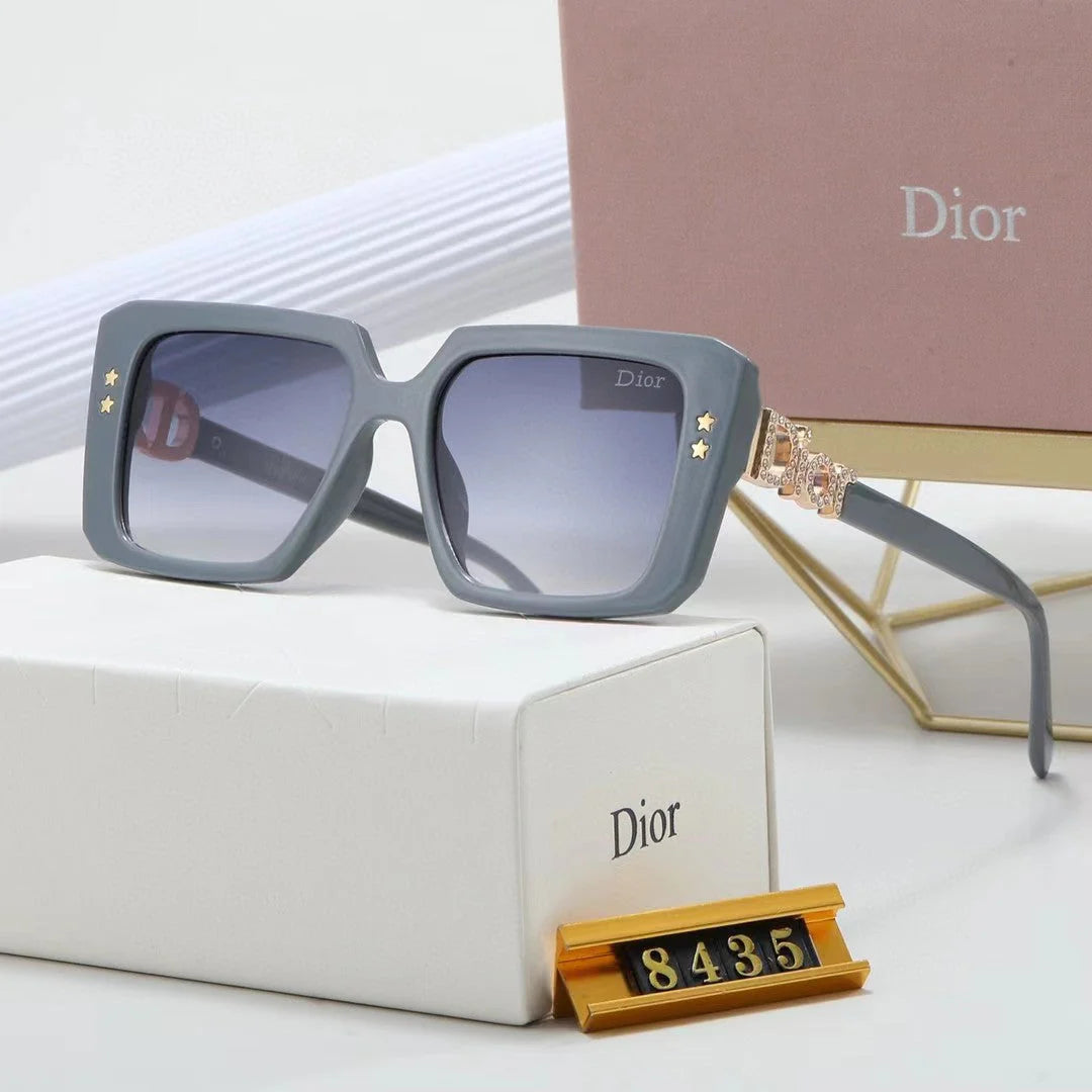 Fashionable small square frame sunglasses