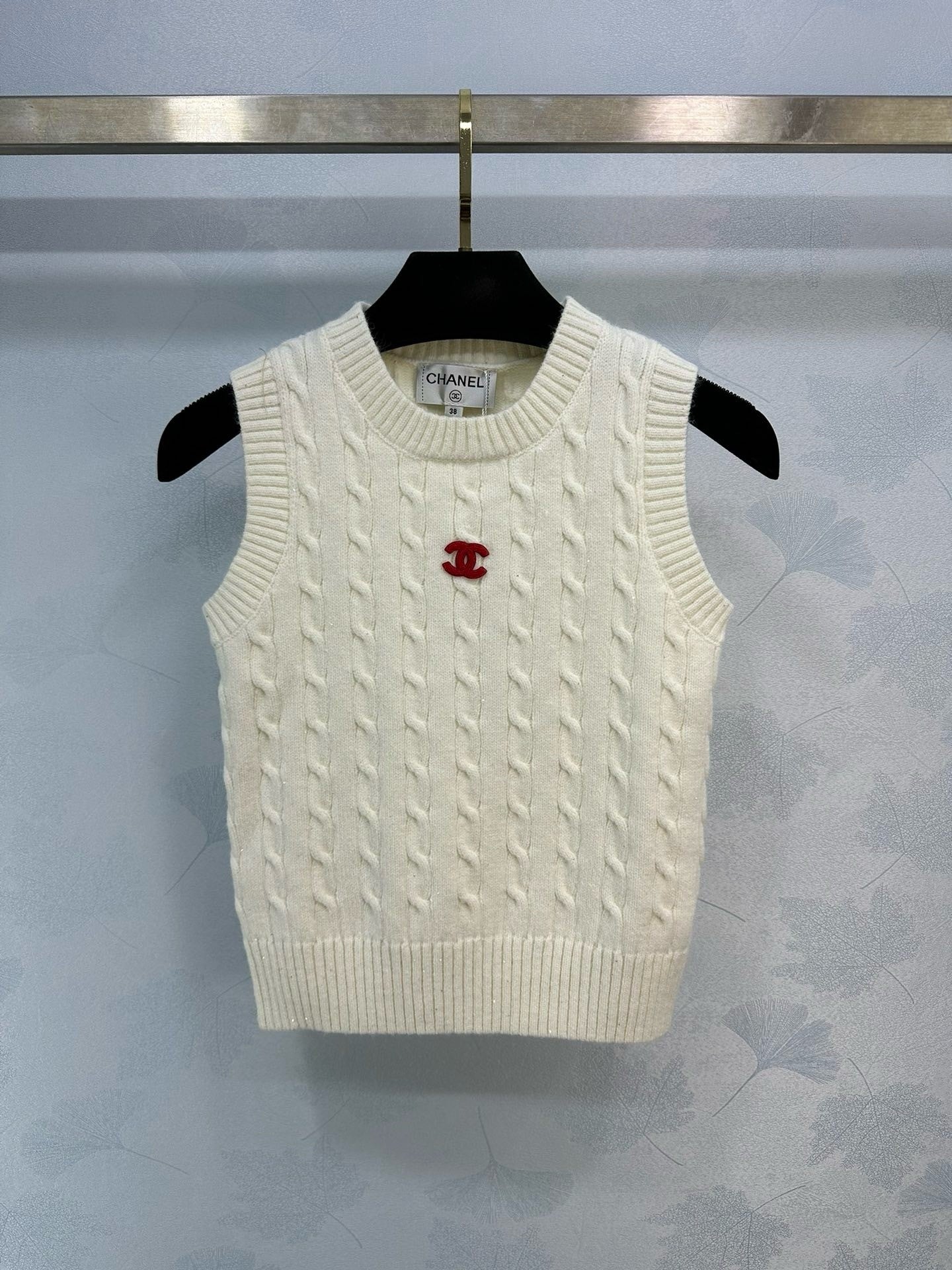 knitted vest with twist design