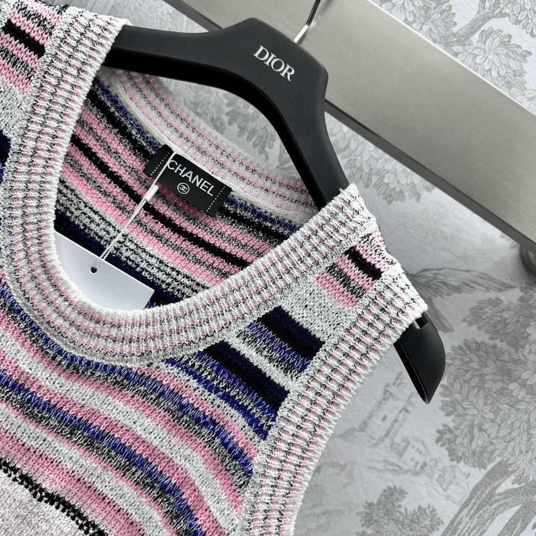 Striped mismatched color knitted vest