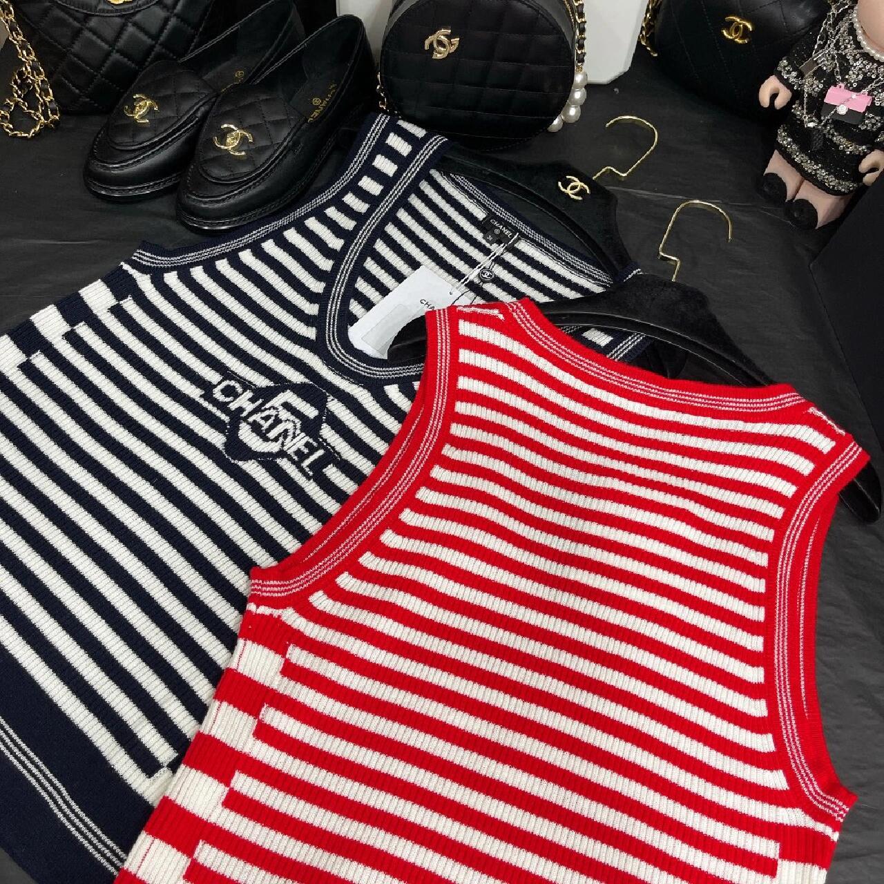 Letter knitted striped vest