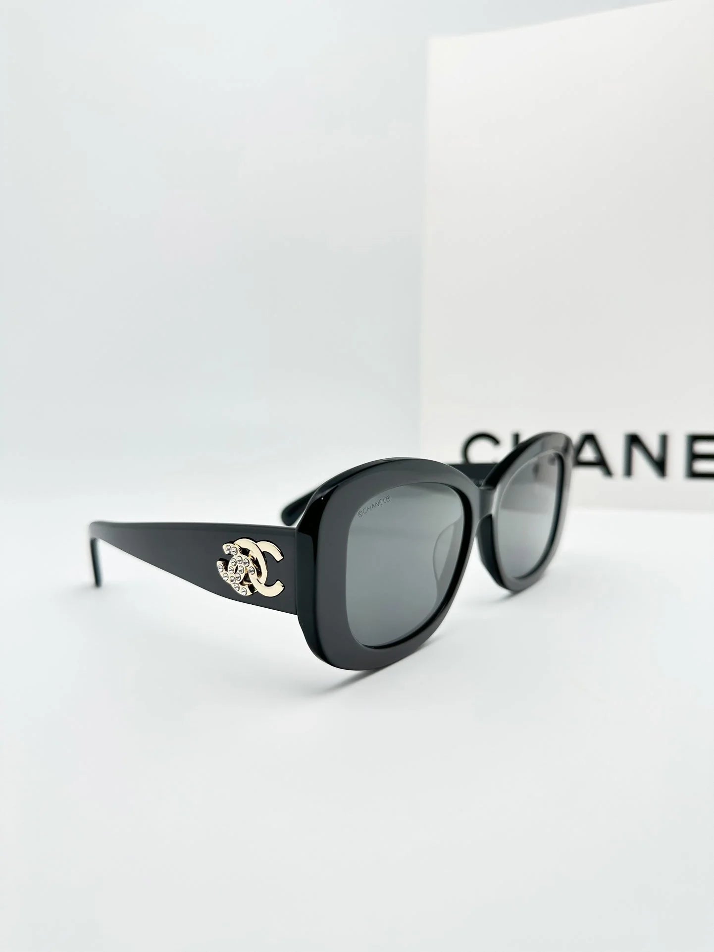 Retro Diamond Stylish Sunglasses