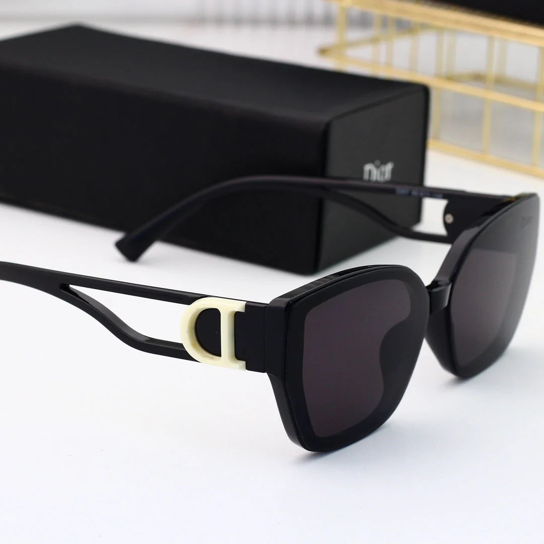 Small frame cat-eye sunglasses