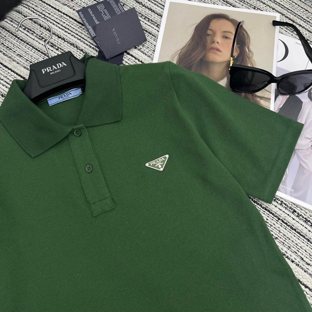 Polo shirt with inverted triangle collar, cropped length