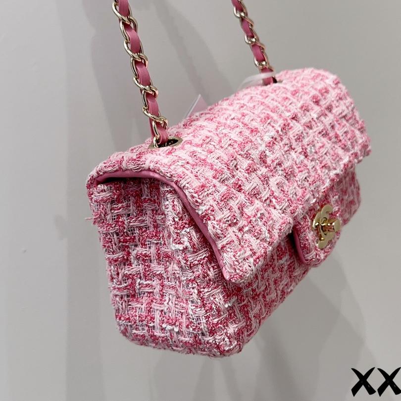 Early spring woolen shoulder bag