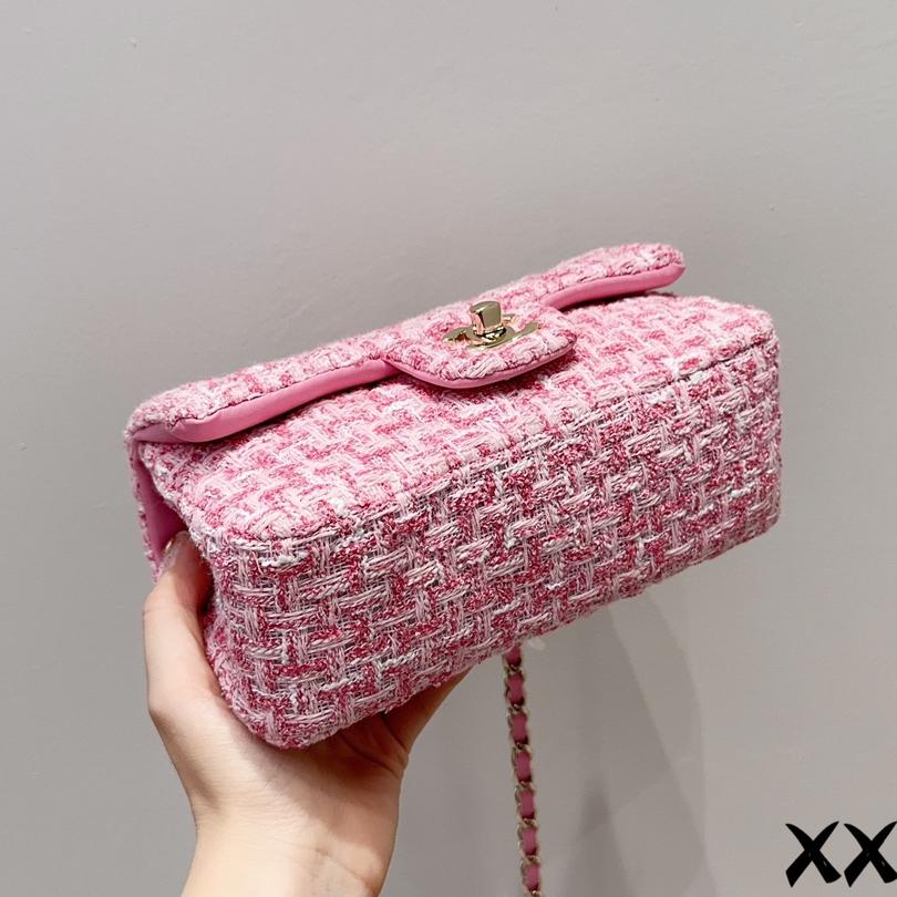 Early spring woolen shoulder bag